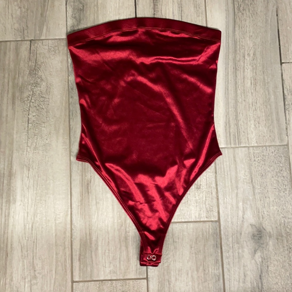 🔥Satin Red Bodysuit size xs🔥